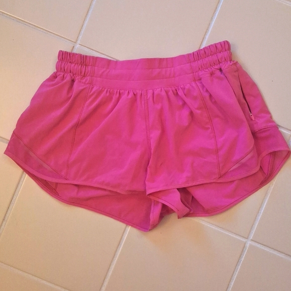 lululemon athletica Pants - Like new! Lululemon Lowrise Hotty Hot Shorts- 2.5 length